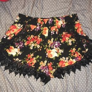 Medium flowy shorts